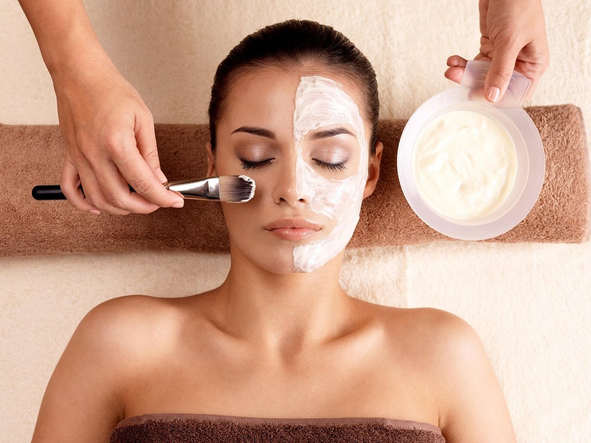 Soin du visage par massage relaxant